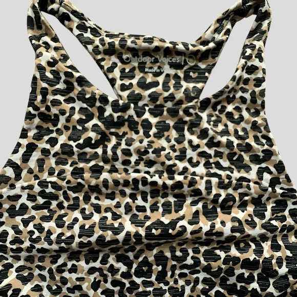 OUTDOOR VOICES CROP TOP SPORTS BRA LEOPARD PRINT | MEDIUM - Picture 2 of 8